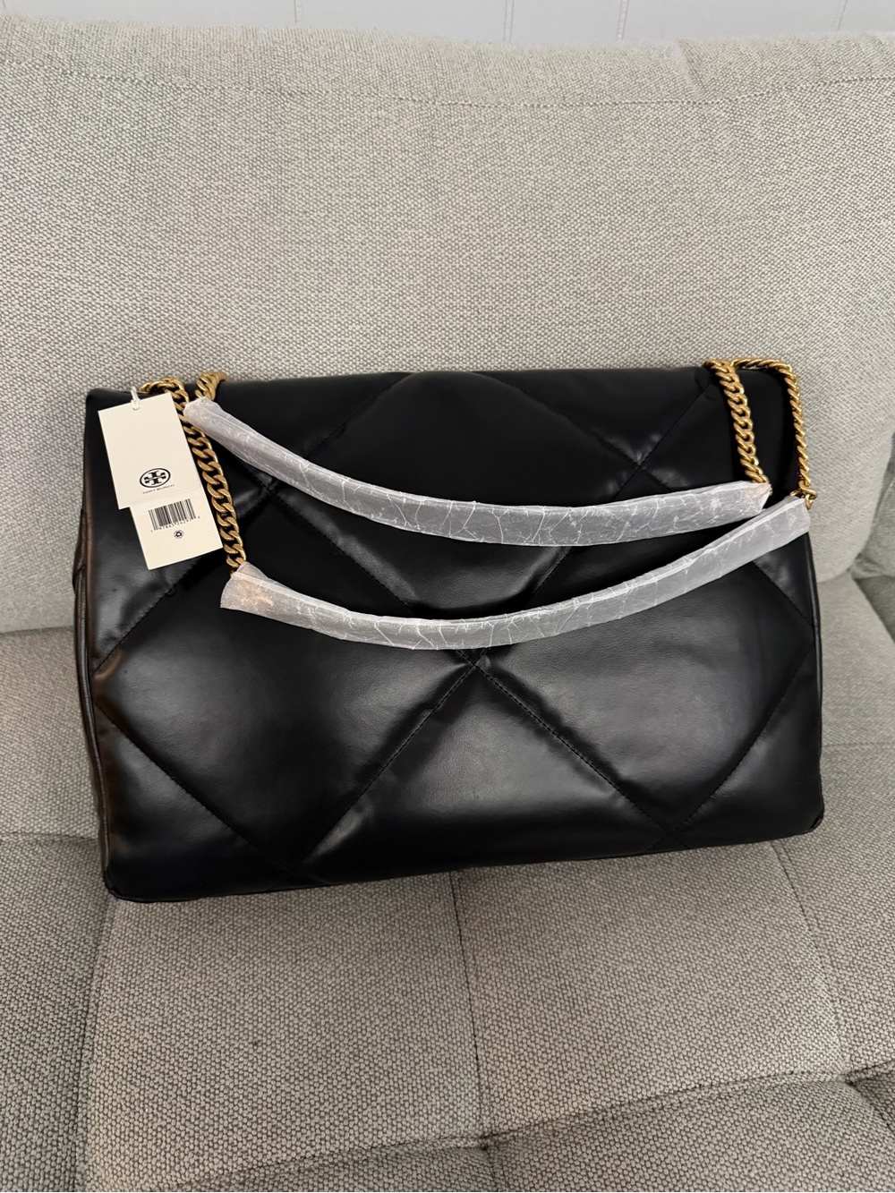 Tory Burch OVERSIZED KIRA DIAMOND QUILT SHOULDER BAG - Picture 5 of 10